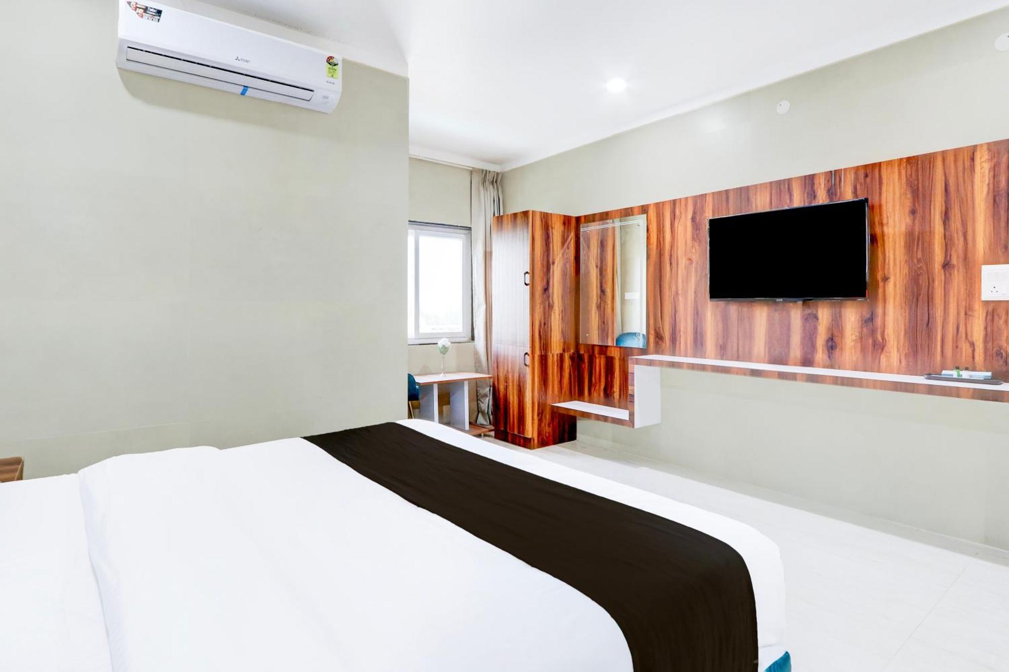 Hotel O Pr Grand Khammam Екстер'єр фото