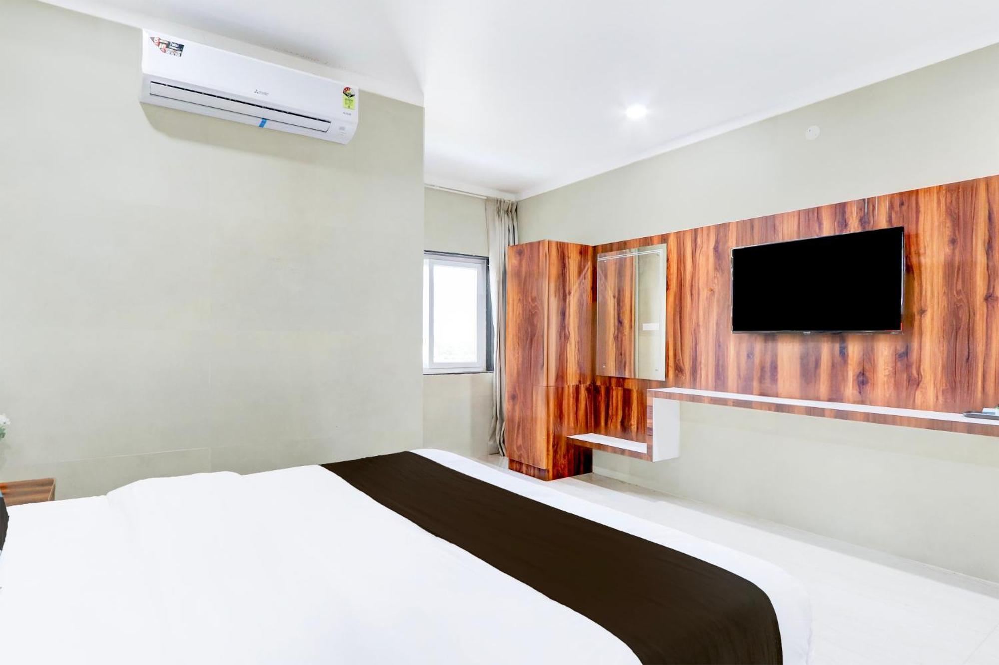 Hotel O Pr Grand Khammam Екстер'єр фото