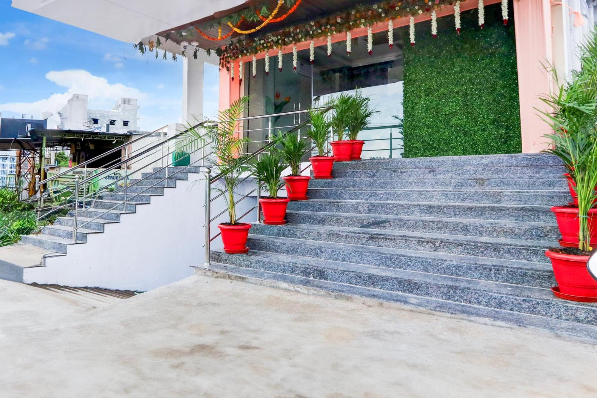 Hotel O Pr Grand Khammam Екстер'єр фото