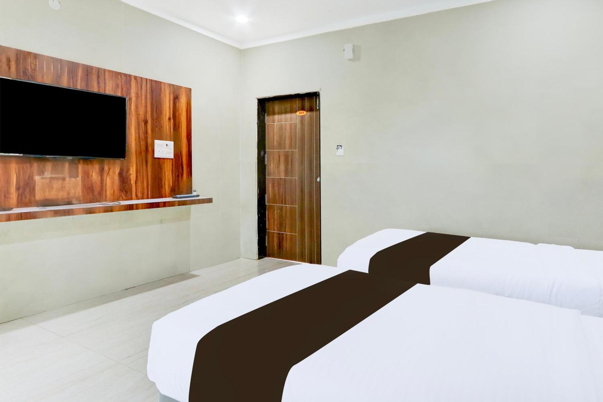 Hotel O Pr Grand Khammam Екстер'єр фото
