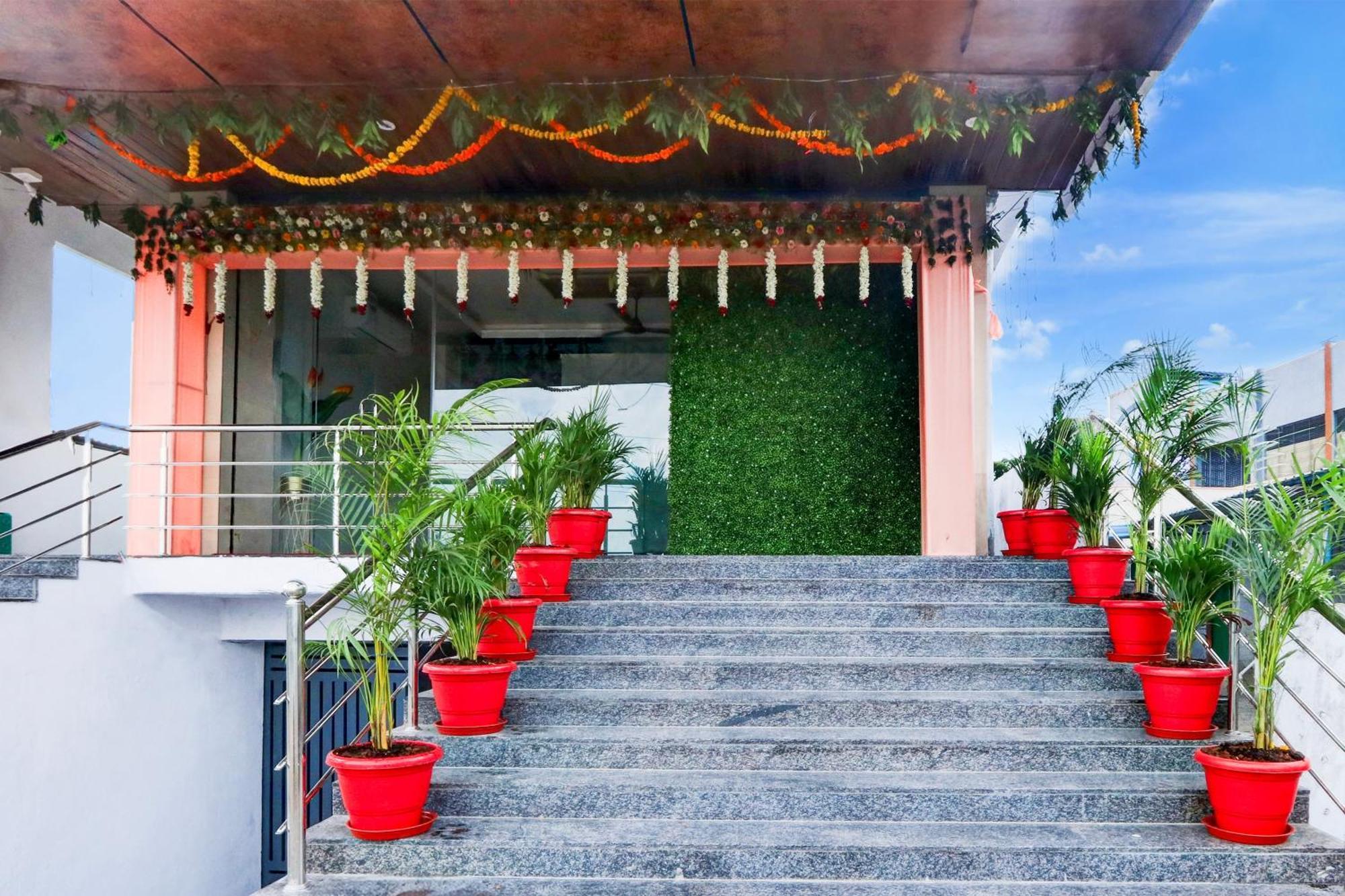 Hotel O Pr Grand Khammam Екстер'єр фото